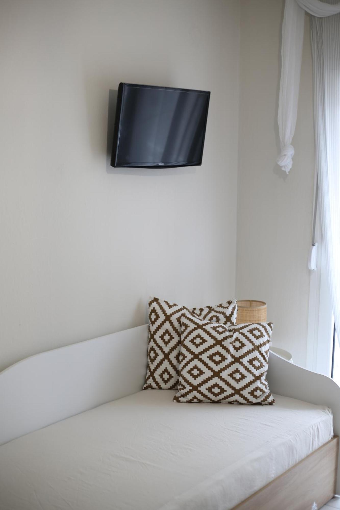 Our Home-Fully Renovated Apartments And Studios By The Sea Nikiti  Exterior photo